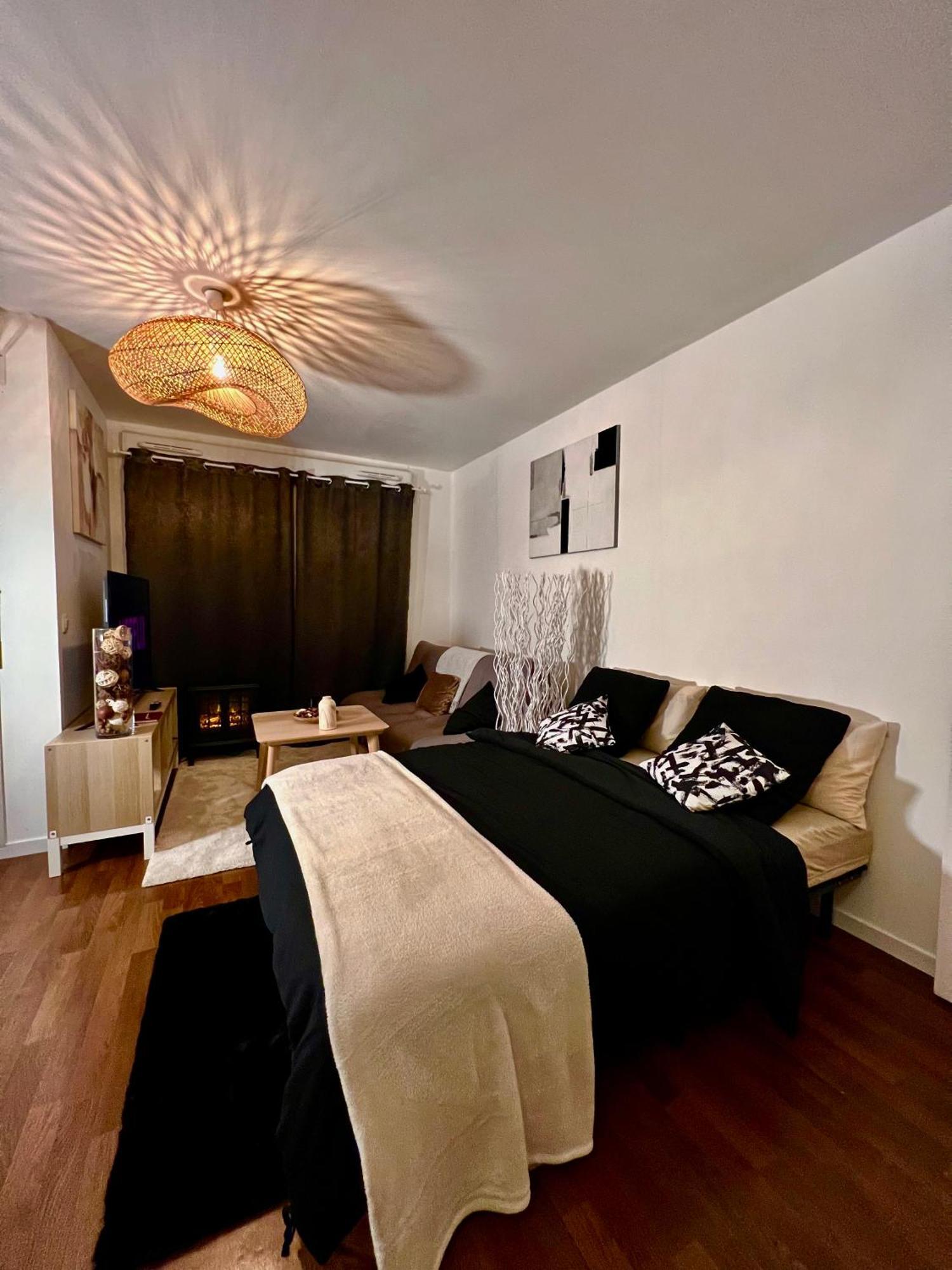 Apartament "Moonlight" Gare A 10Min De Paris, Wifi, Terrasse , Parking Argenteuil Zewnętrze zdjęcie